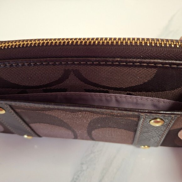 RARE (Like New) Vintage Signature Carly Chocolate Brown C Double Buckle Wallet - Picture 7 of 9